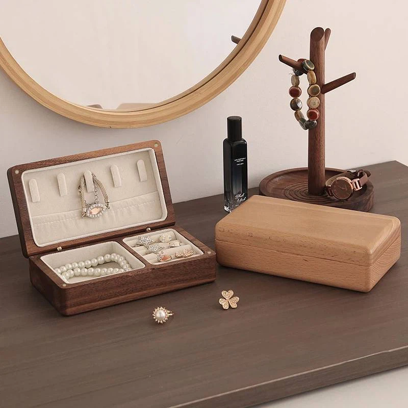 Дерев'яна магнітна скринька для прикрас